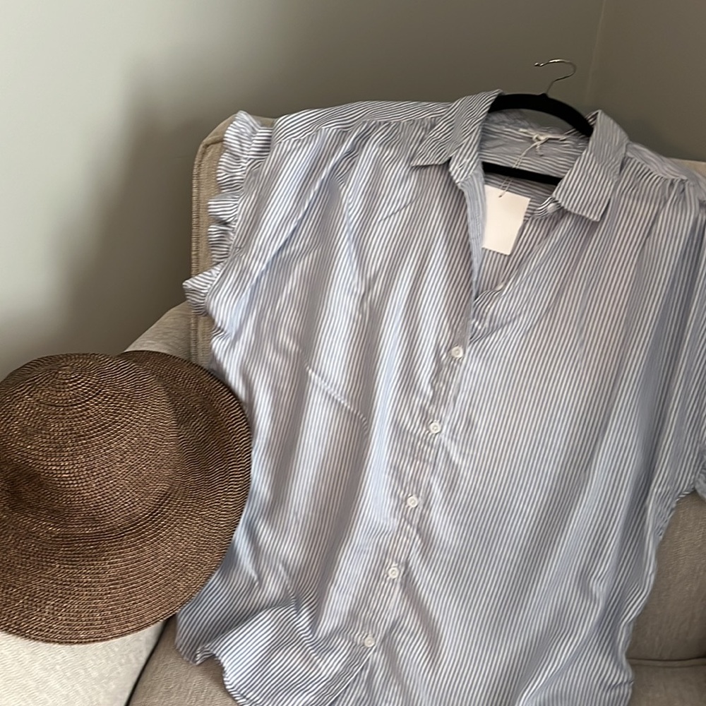 Soft lightweight vacation vibes top
